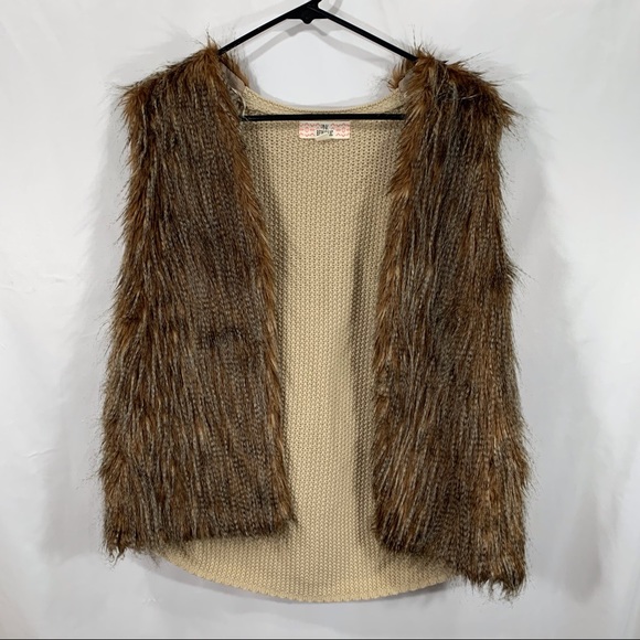Pink Republic Jackets & Blazers - Pink Republic Women’s Size Medium Faux Fur Vest